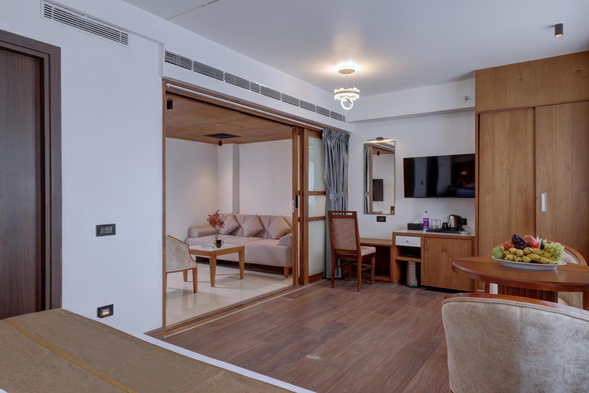 Hotel Cordial Sopanam Thiruvananthapuram ภายนอก รูปภาพ