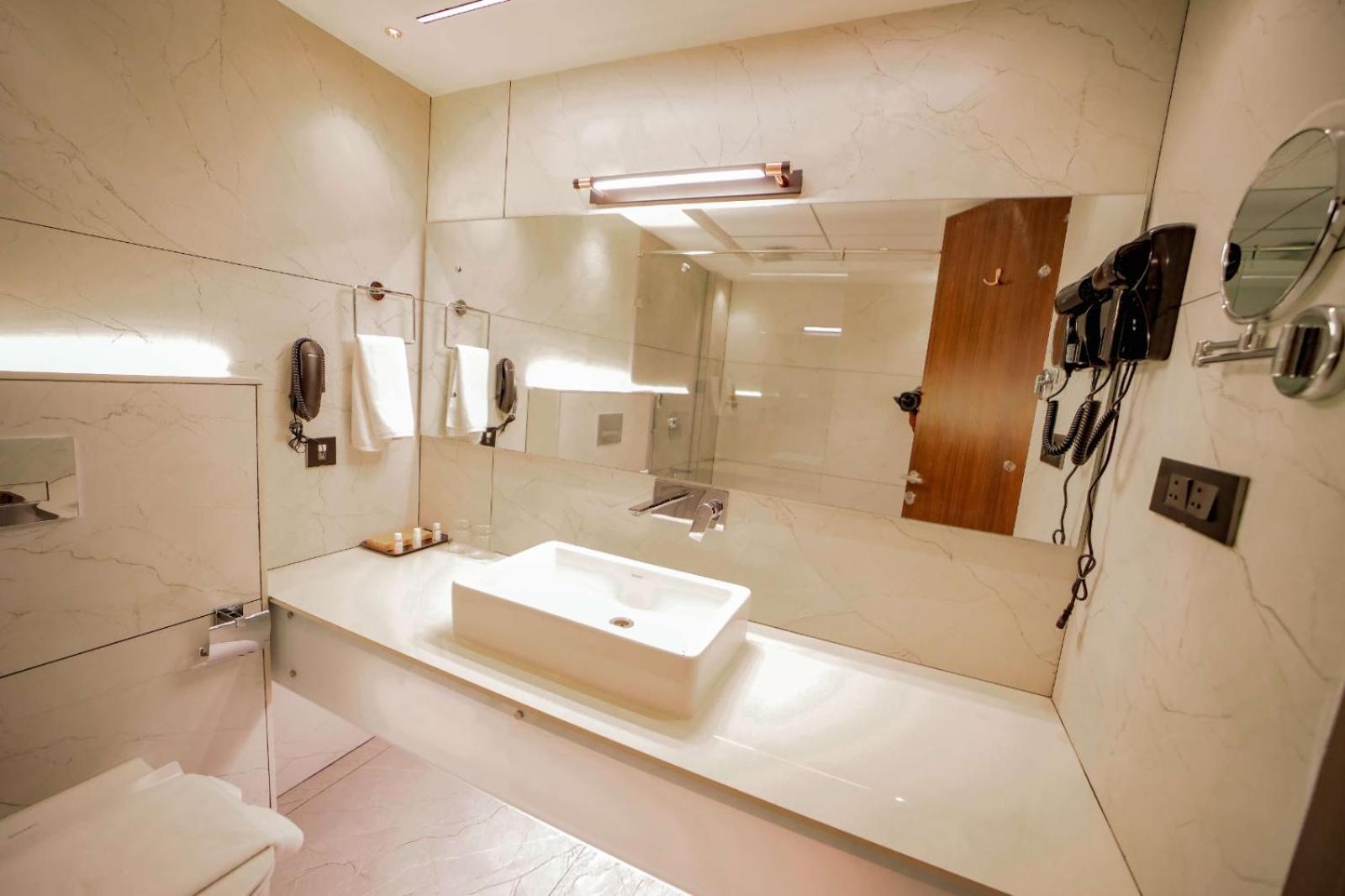 Hotel Cordial Sopanam Thiruvananthapuram ภายนอก รูปภาพ